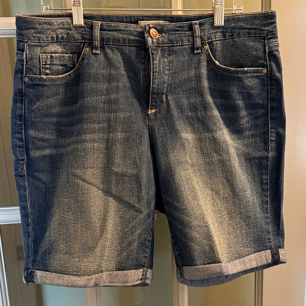 Vintage America Blue Denim Boho Bermuda Shorts Size 12/31